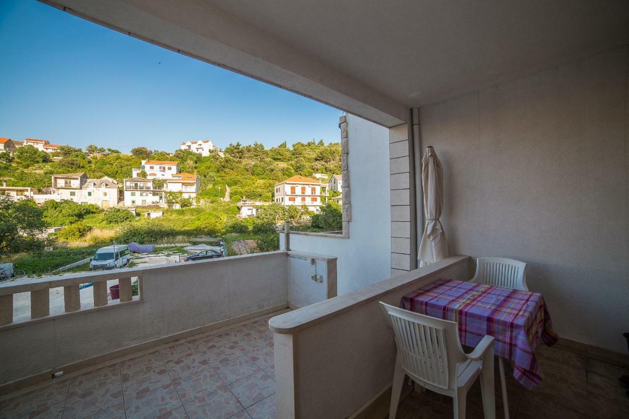Apartmani Ina Povlja  Exterior foto